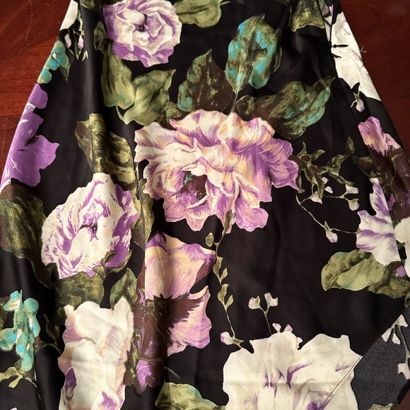 Asymmetrical hem dress - Picture 3 of 3